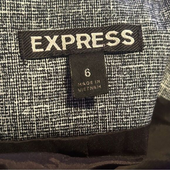 Express Women’s Size 6 21” Length Black Pencil Skirt with Buckle - Picture 9 of 9